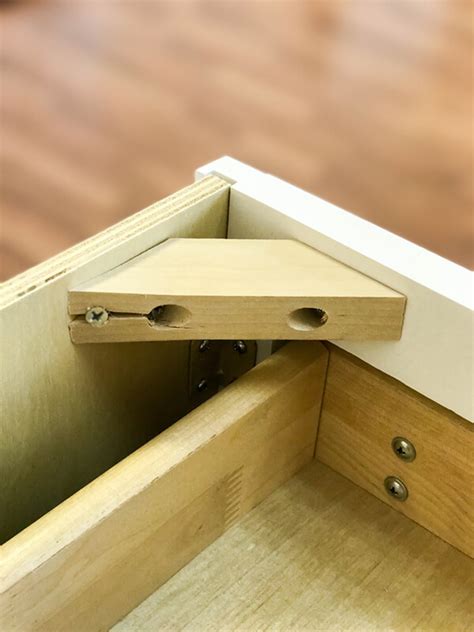 cabinet inside corner braces